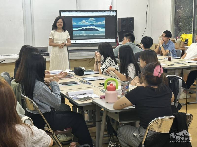 駐印尼代表處僑務組組長李叔玲到班鼓勵學生認真學習 提升華語文能力