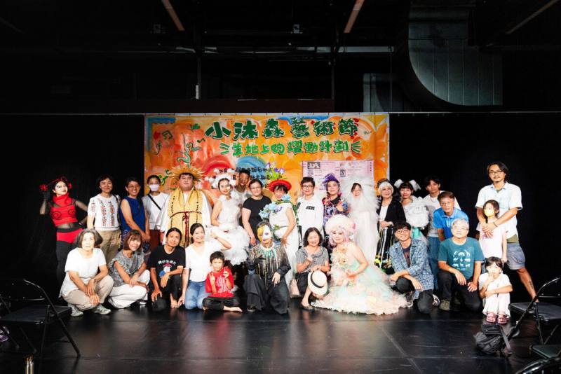 衛武營藝術村WeR自21日起推出「草地上的躍動」活動，以表演藝術為核心，策動一連串即興結合跨領域的藝術活動，邀請民眾走入城市綠地，與自然展開對話。（衛武營藝術村提供）