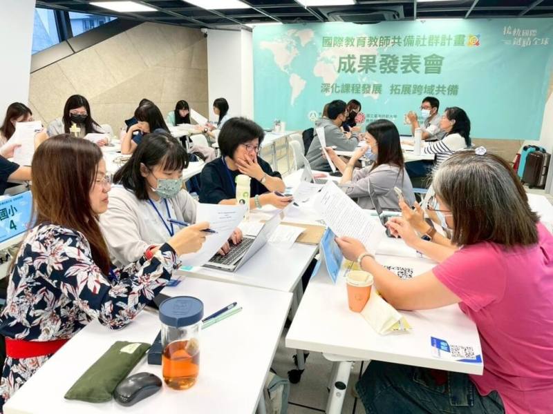 為展現台灣國際教育的深度與廣度，教育部於113學年舉辦527場教師共備活動，課程內容涵蓋永續、文化、多元社會等議題，透過專家導入協作模式，提升跨域共學成果。（教育部提供）