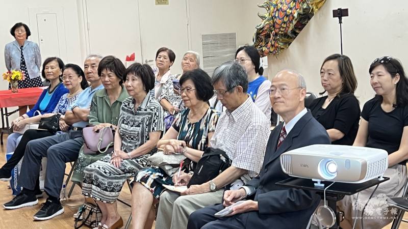 與會來賓認真聽講