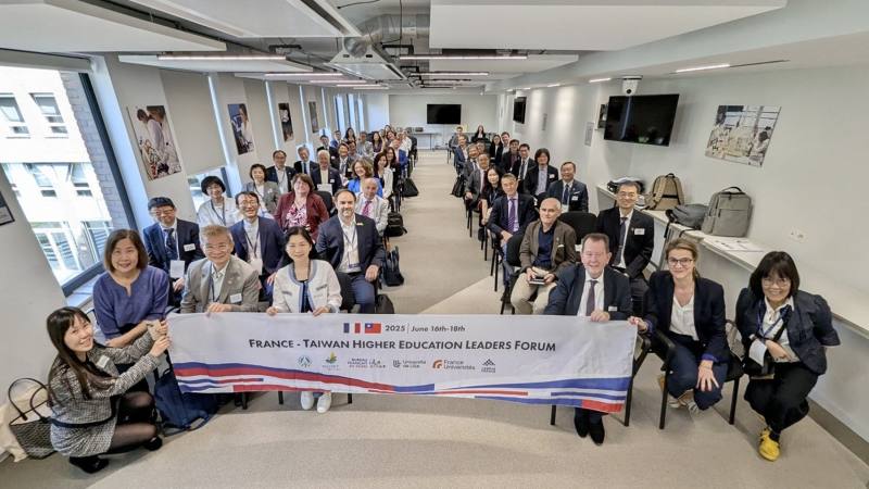 「2025臺灣-法國高等教育高峰會：歐洲日」與會者合影