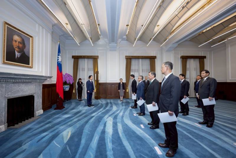賴清德總統23日上午主持「新任行政院、考試院政務人員及駐外大使宣誓典禮」