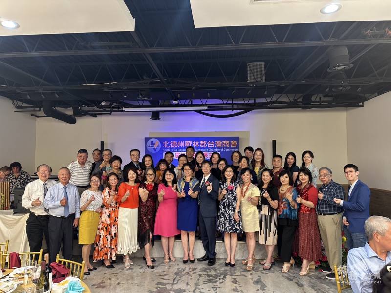 北德州歌林郡臺灣商會第31屆年會暨會長交接典禮，全體會員及貴賓合影