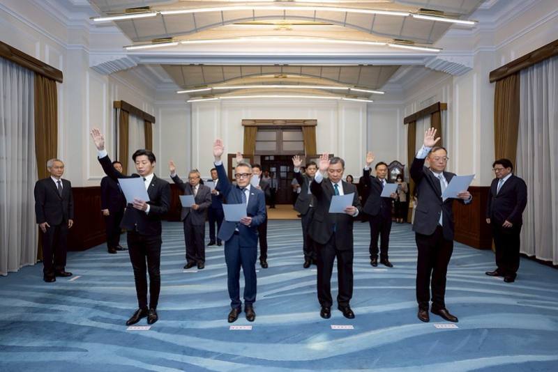 宣誓人由駐芬蘭大使林昶佐帶領宣讀誓詞