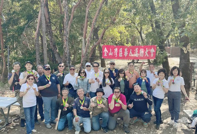 射擊比賽各組優勝選手合影