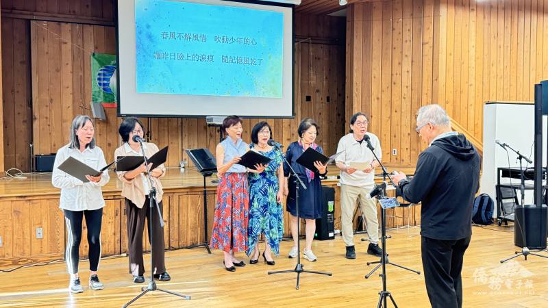 男女聲合唱〈明天會更好〉