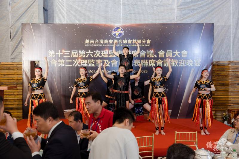 現場安排勁歌熱舞表演炒熱全場氣氛