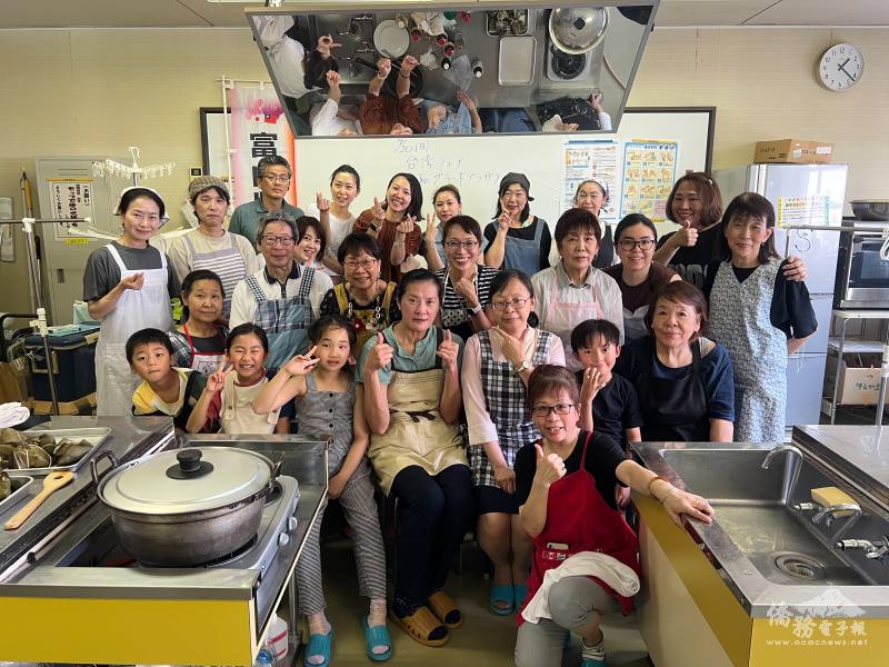 富山縣臺灣總會包粽子活動全員大合照