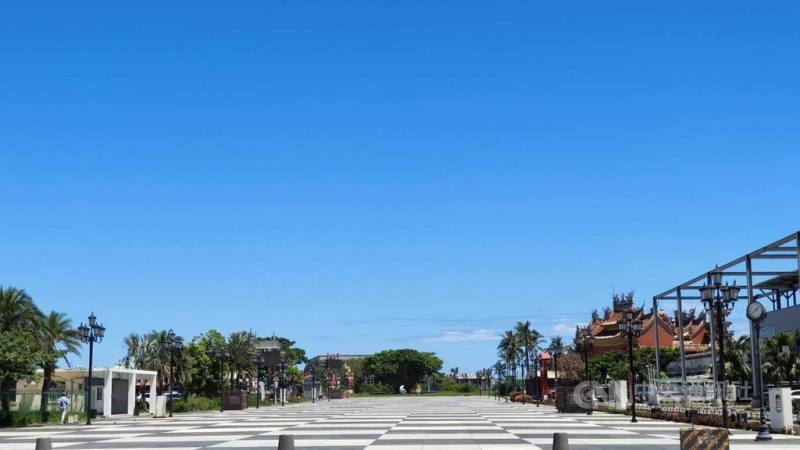 因應夏季高溫來襲，花蓮縣政府啟動「長者高溫關懷」機制，也結合社福團體訪視，並提供列冊獨居老人逾1500人避暑物資。圖為花蓮日出大道。