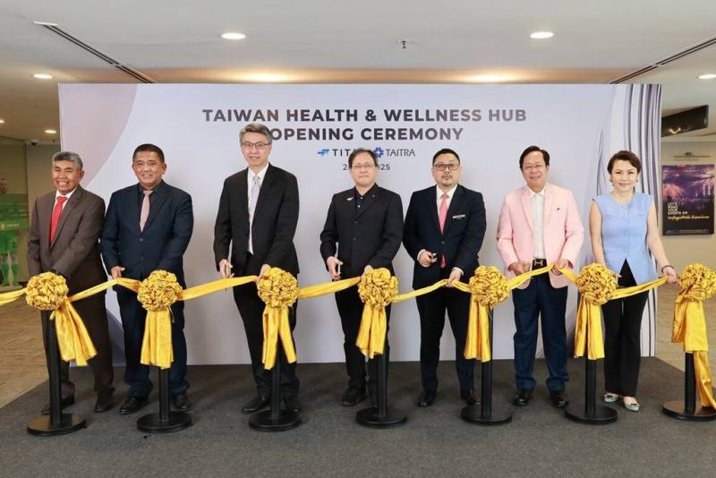 馬來西亞「台灣大健康展示中心」24日於吉隆坡舉辦開幕揭牌。（貿協提供）