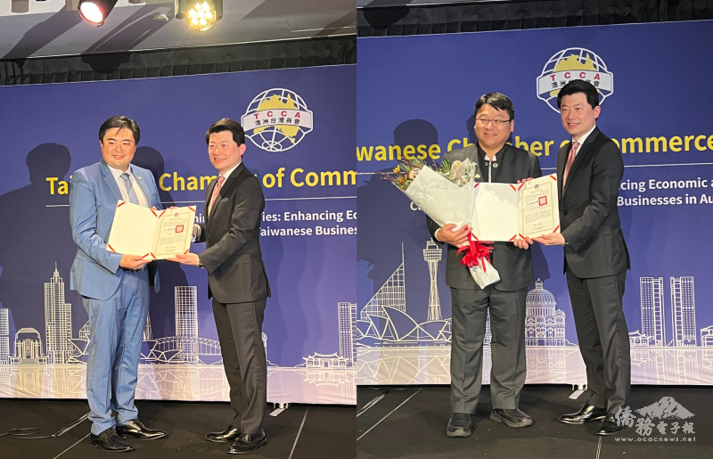 吳正偉代表僑委會委員長徐佳青頒贈感謝狀予吳鎧圳(左圖)及頒發賀狀予黃教庭(右圖)