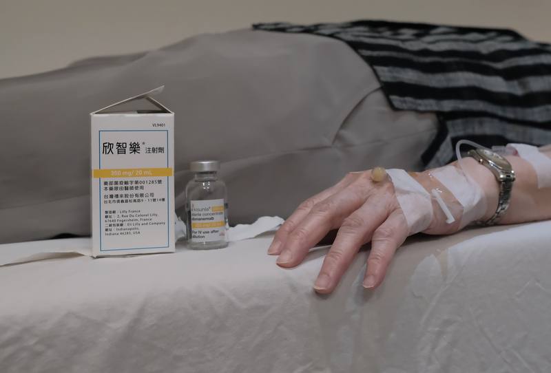近期2款阿茲海默症新藥通過國內審查。亞東醫院23日率先全國施打失智症新藥「欣智樂」，首例為83歲女性患者。（中央社檔案照片）