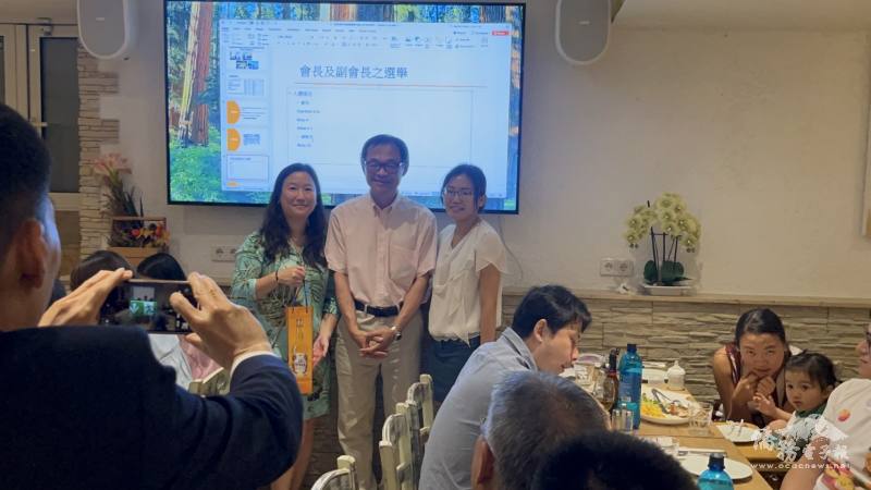 駐法蘭克福辦事處處長羅美舜(中)也蒞臨與會