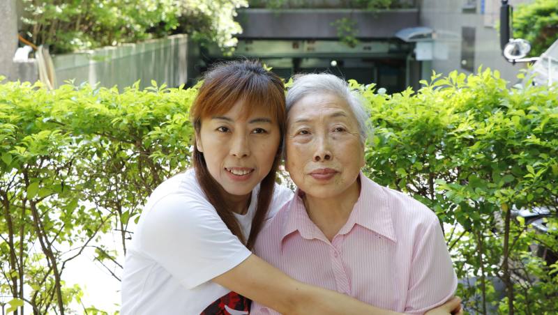 紀錄片《阿姨，上學囉》記錄長者與社區共融互動的日常(圖片來源：財團法人天主教失智老人社會福利基金會提供)