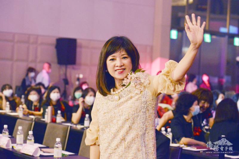 僑務諮詢委員黎淑瑛深耕海外逾40年，今年獲頒玉山僑務專業獎章。