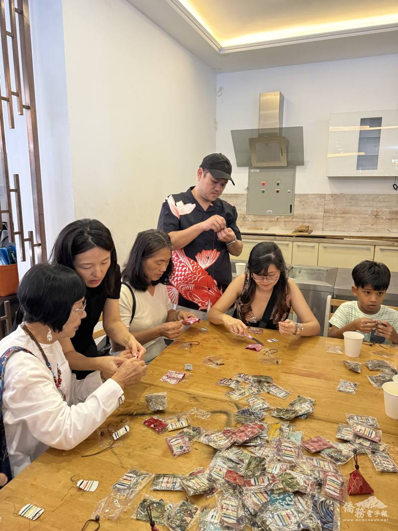 香包DIY區熱鬧登場，大小朋友都樂在其中