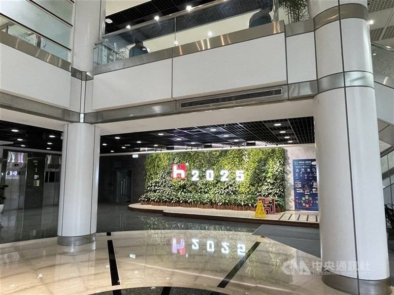 A view of Hon Hai's office lobby in New Taipei’s Tucheng District. CNA file photo