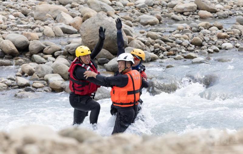 「河岸救生」演練於牛稠溪實施