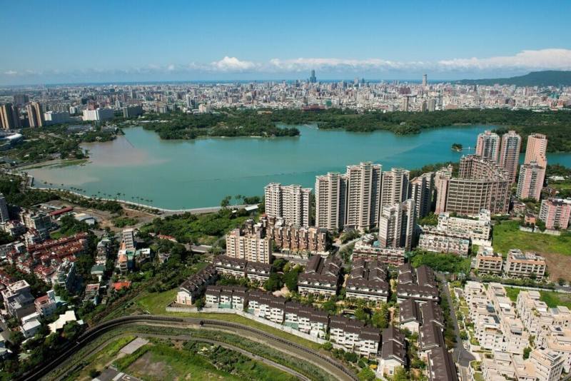 高雄市政府7月1日起正式代管澄清湖風景區，從原本只有高雄市民眾免費入園，擴大為全國遊客都免收費。（高雄市工務局提供）