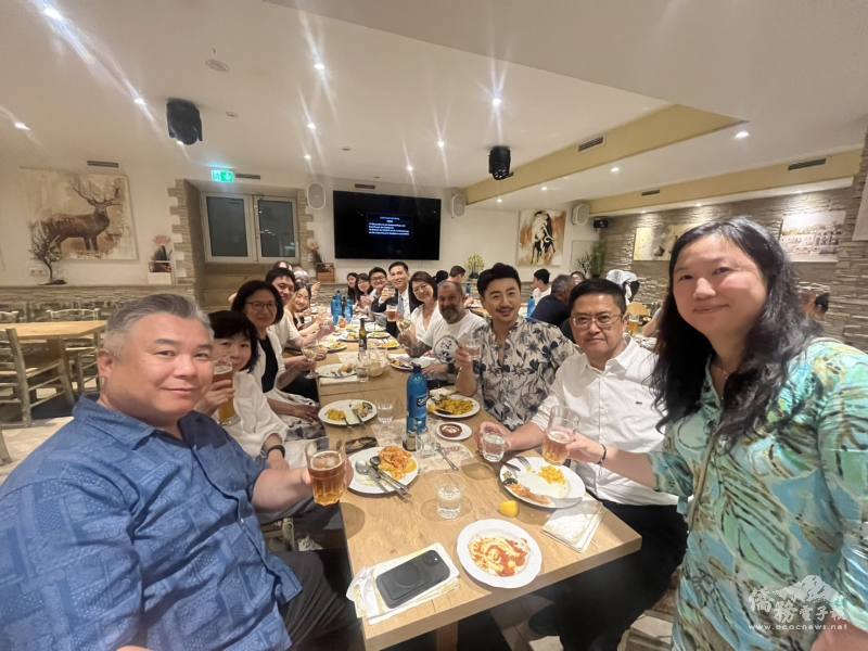 德中臺灣商會會員齊聚法蘭克福西班牙餐廳熱絡交流