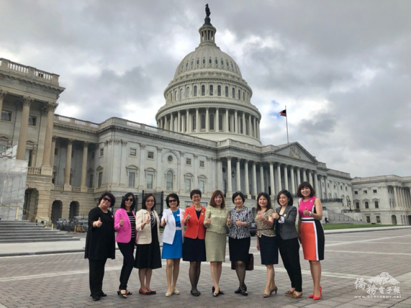 黎淑瑛帶領僑界走入主流政經社會，圖為偕世華姐妹們到美國國會拜會。