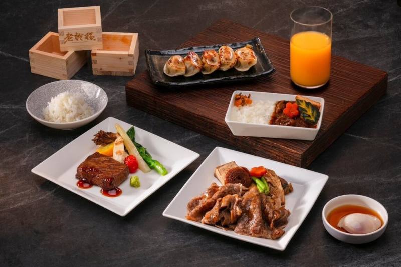 長榮航空與米其林一星「老乾杯」攜手合作提供4款機上餐，供給桃園飛往美、加及歐洲的特定航線與東京航線的皇璽桂冠艙及豪華經濟艙旅客，以美食滿足旅客的味蕾。（長榮航空提供）