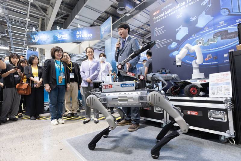 副總統出席「2025 AI TAIWAN 未來商務展開幕儀式」