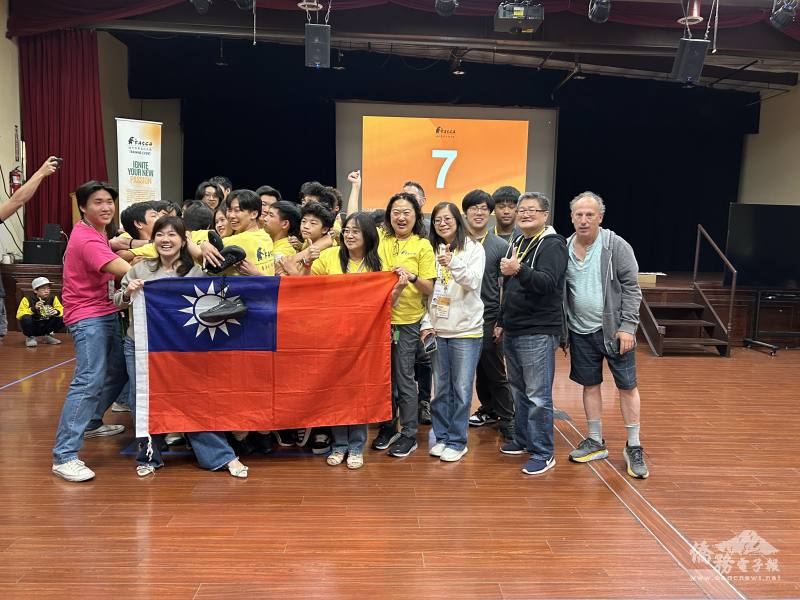 42位學員成功Jump in to FASCA