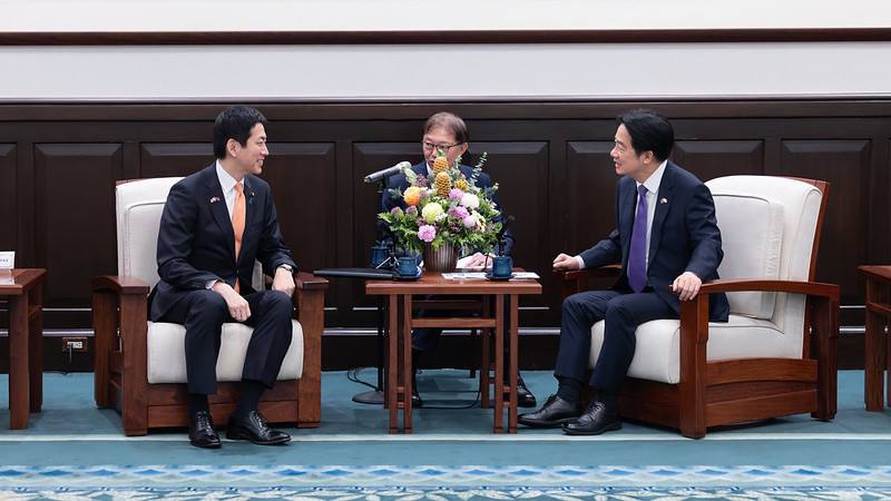 President Lai exchanges views with Japan’s former Economic Security Minister Kobayashi Takayuki.
