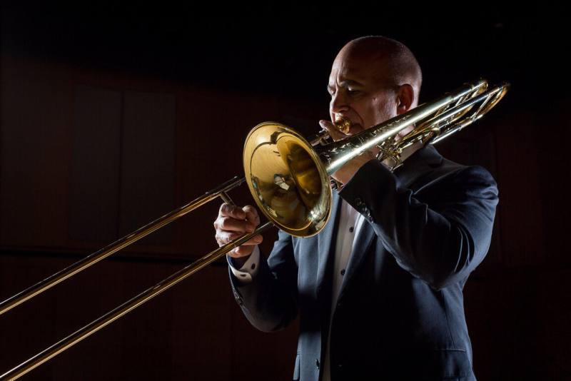 NTSO國立台灣交響樂團將舉行樂季壓軸音樂會，邀請紐約愛樂長號首席阿勒西（Joseph Alessi，另譯：阿雷西）（圖）與樂團合作演出「長號協奏曲」。（國立台灣交響樂團提供）