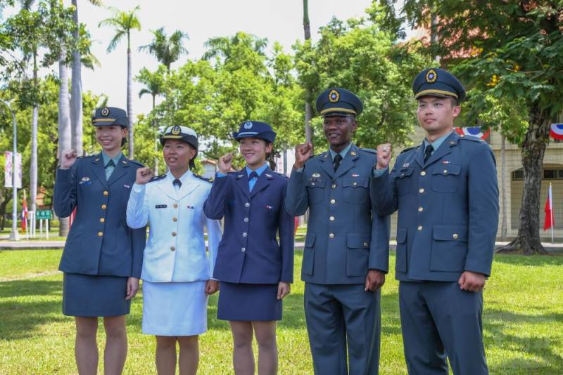 新科少尉們充滿信心迎接挑戰