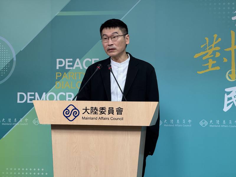 陸委會26日下午舉行例行記者會，陸委會副主委梁文傑主持