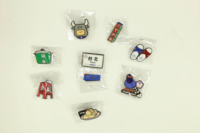 我國參加2025德國萊茵魯爾世界大學運動會代表團造型徽章，充滿臺灣特色意象及趣味