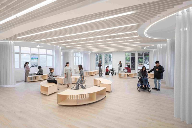 臺南市進學國小 - 彈性、方便移動的家具除了可根據不同的使用情境自由組合，也可滿足無障礙的使用需求