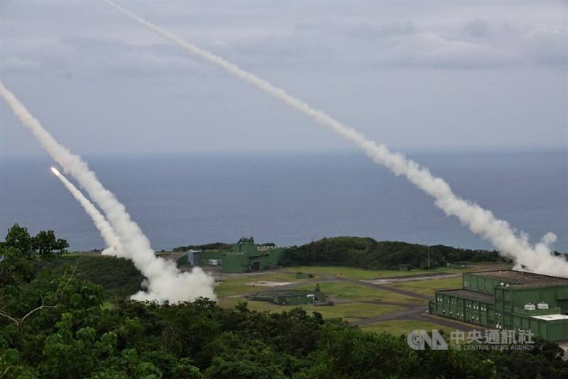 Taiwan's military conducts its first live-firing of the U.S.-supplied high mobility artillery rocket system (HIMARS) at a Pingtung County base in May 2025. CNA file photo