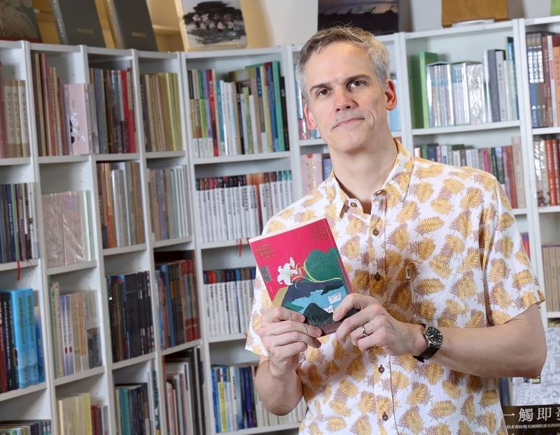 德國作家施益堅（圖）近期在台發行長篇小說「梅雨」中文版，深刻探討台灣認同問題