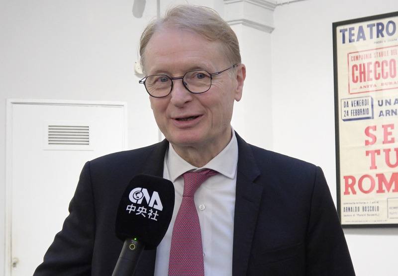 參議員馬蘭（Lucio Malan）26日接受中央社訪問，盛讚台灣聲樂家舉行的音樂會水準極高、精采絕倫，展現了台義之間的友誼