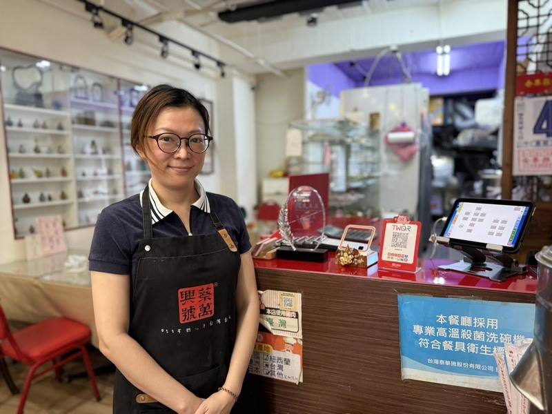 蔡萬興老店第3代經營者洪慈卿，帶領老店走向智慧減碳之路