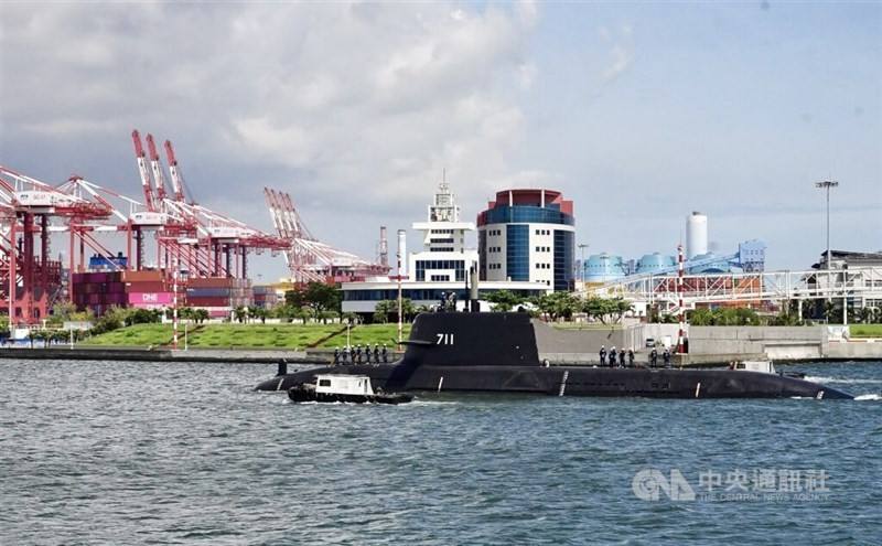 The Hai Kun submarine sails back to the Port of Kaohsiung after completing a sea trial in June. CNA file photo