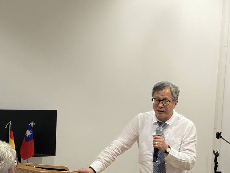 駐德國代表謝志偉26日在柏林德台關係研討會發言時引用德國劇作家席勒的作品，強調台灣歷經多年民主奮鬥，不向威權政體低頭，「我們沒有跪錯人」一語引現場共鳴