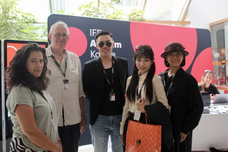 台灣電影短片「人」入選斯洛伐克藝術電影節（IFF Art Film Košice），是今年唯一入選的台灣導演作品。導演郭嘉豪（中）表示，希望台灣電影界能多給年輕創作者機會，讓更多有才華的聲音被聽見。（導演郭嘉豪提供）