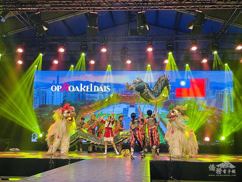 南投縣立營北國中舞龍隊為第58屆「Op Roakeldais國際民俗藝術節」貴賓之夜揭開序幕