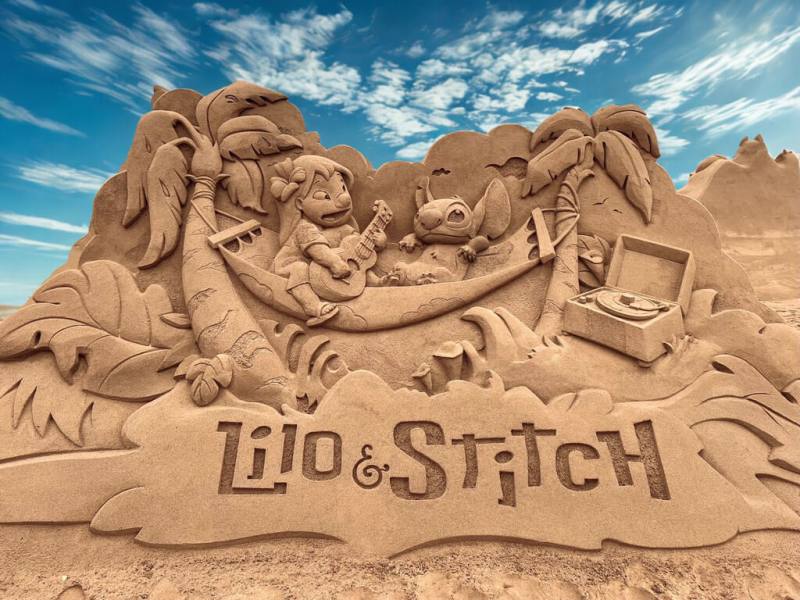 觀光署馬祖國家風景區管理處7月26日將在北竿馬鼻灣沙灘舉辦「淨灘築沙，守護馬鼻灣」活動，並邀請沙雕藝術家方智達首登馬祖快閃創作。圖為方智達在2023福隆沙雕藝術季的作品。（方智達提供）