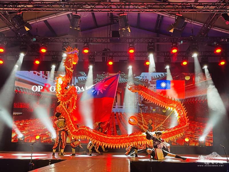 南投縣立營北國中舞龍隊展現臺灣傳統民俗技藝的風采