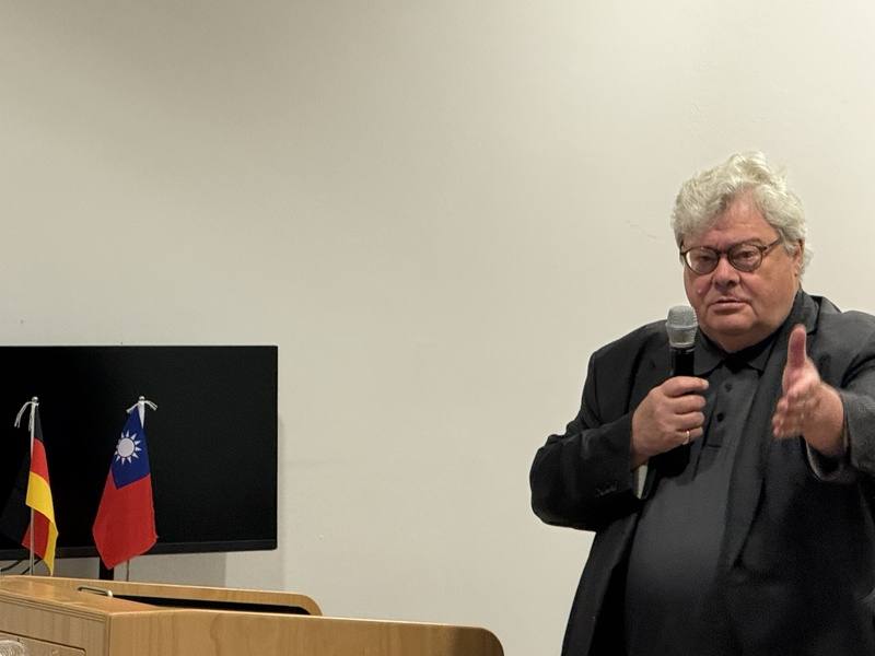 長年友台的德國重量級政治人物包瑞翰（Reinhard Bütikofer），去年卸任歐洲議會議員後，致力促進德台雙邊深入交流與理解，除了政治與學術交流層面，還計畫下鄉、透過更多德國記者駐台報導，讓德國民眾更了解真實的台灣