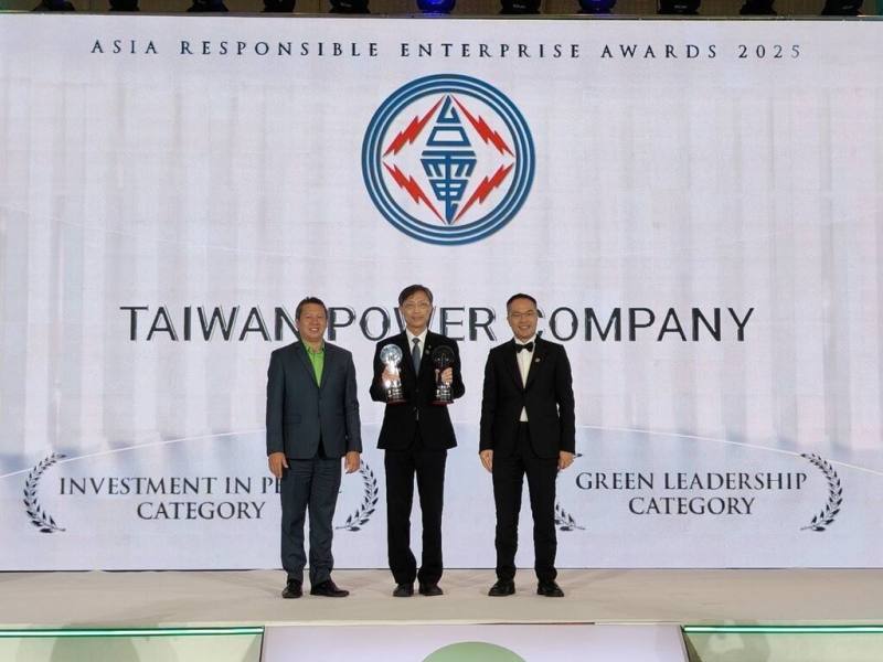 「亞洲企業社會責任獎」27日在泰國曼谷舉行頒獎典禮，台電今年獲得綠色領導獎及人才投資獎2大獎。（台電提供）