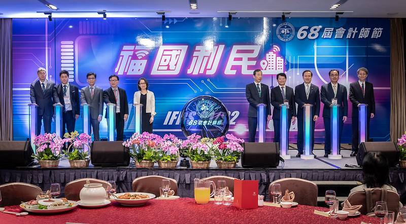 副總統與現場貴賓一同為活動進行啟動儀式