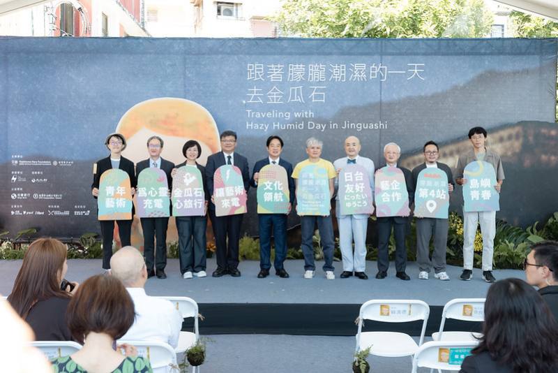 總統與出席人員合影