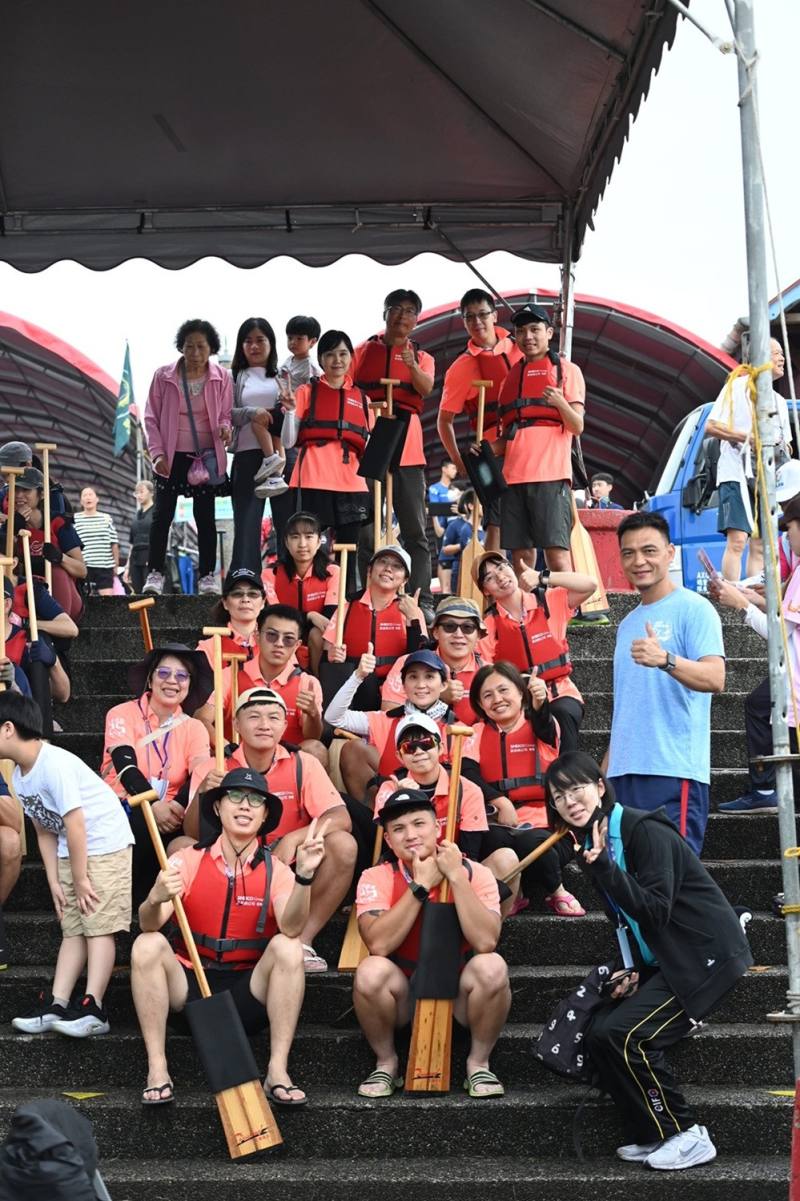 幸福宜特龍舟隊在冬山河蓄勢待發