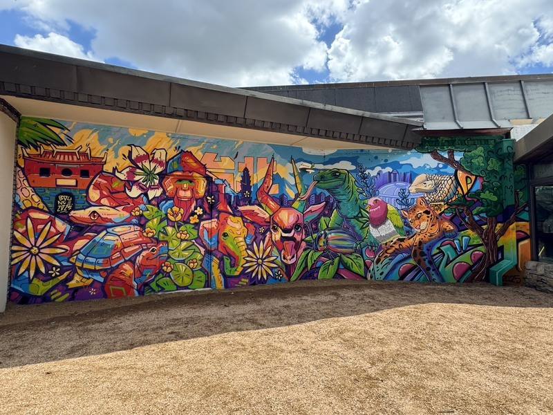 台灣藝術家BOUNCE與美國藝術家GONZO247今年再度攜手合作全新壁畫，台北意象登上美國休士頓動物園